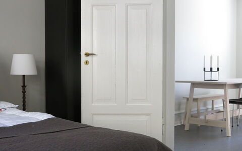 Center - Studio - Close To The King: Bedroom, Living Room