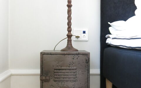 Center - Studio - Close To The King: Bedroom, Living Room