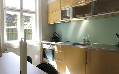 Center - Studio - Close To The King: Dining Room, Kitchen