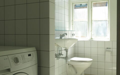 Center - Studio - Close To The King: Bathroom