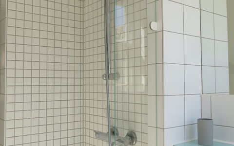 Center - Studio - Close To The King: Bathroom