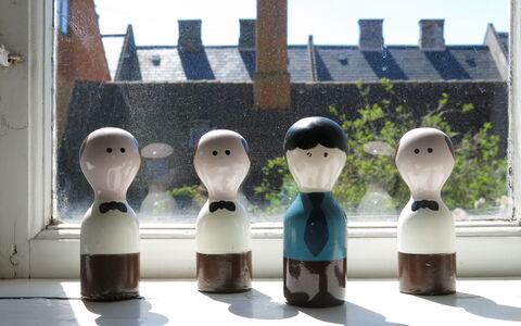 Center - Studio - Close To The King: Other Room