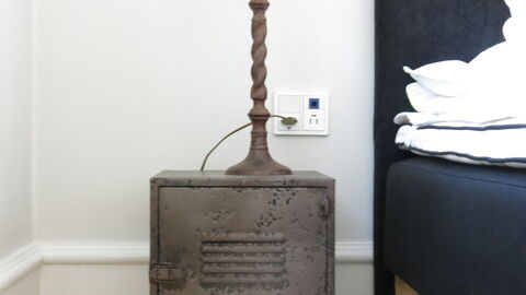 Center - Studio - Close To The King: Bedroom, Living Room