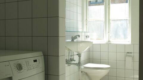 Center - Studio - Close To The King: Bathroom