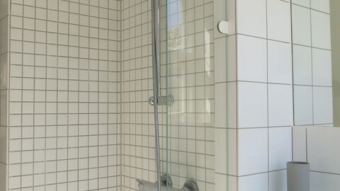 Center - Studio - Close To The King: Bathroom