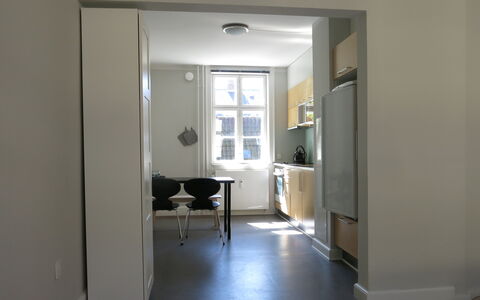 Center - Studio - Close To The King: Dining Room, Kitchen