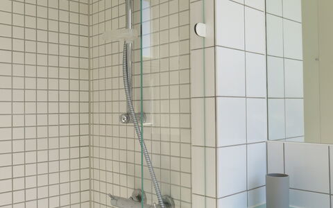 Center - Studio - Close To The King: Bathroom