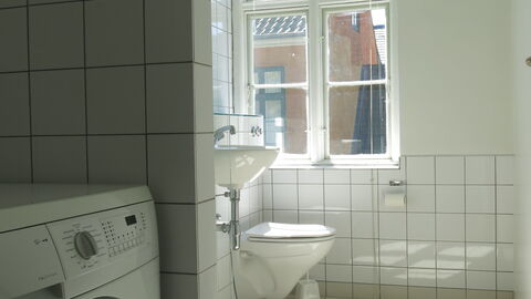 Center - Studio - Close To The King: Bathroom