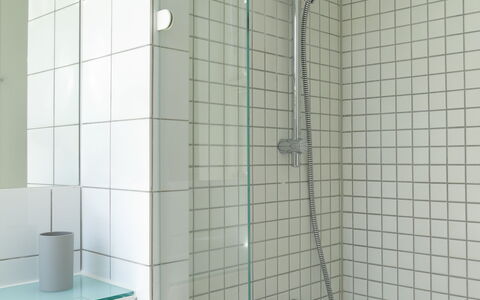 Center - Studio - Close To The King: Bathroom