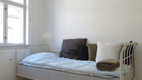 Center - Studio - Close To The King: Bedroom