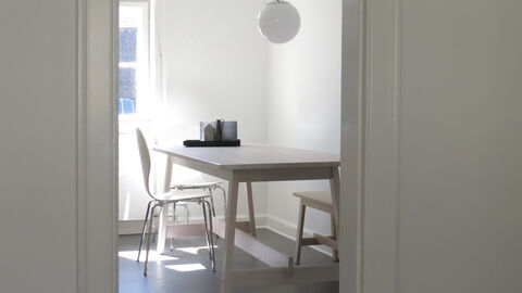 Center - Studio - Close To The King: Kitchen