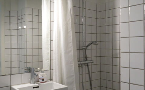 Østerbro - 2 Bedrooms: Bathroom