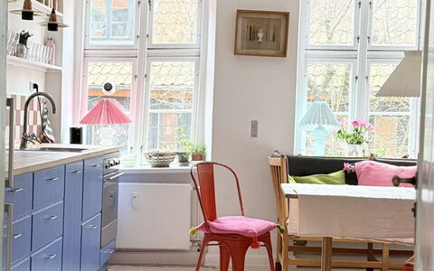 Center - Latiner Neighbourhood: Dining Room, Kitchen