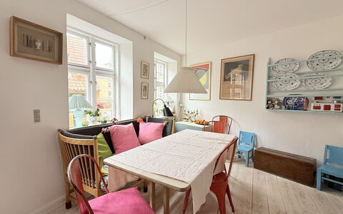 Center - Latiner Neighbourhood: Dining Room