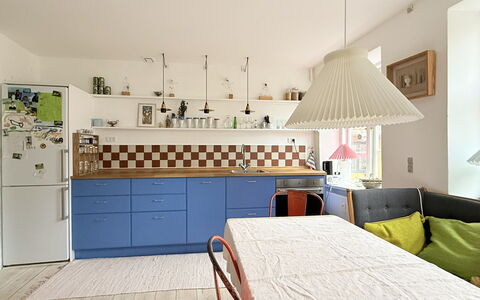 Center - Latiner Neighbourhood: Dining Room, Kitchen