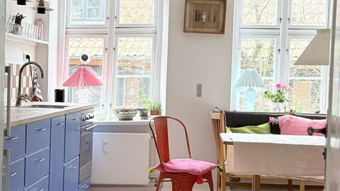 Center - Latiner Neighbourhood: Dining Room, Kitchen