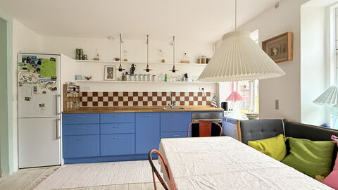 Center - Latiner Neighbourhood: Dining Room, Kitchen