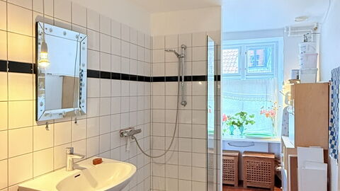 Center - Latiner Neighbourhood: Bathroom
