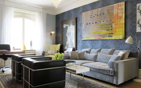 Center - Close To The King - The Marble Church: Living Room