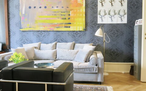 Center - Close To The King - The Marble Church: Living Room