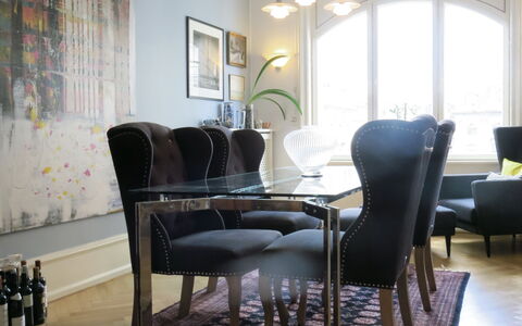 Center - Close To The King - The Marble Church: Dining Room