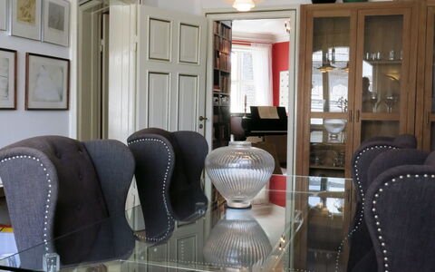 Center - Close To The King - The Marble Church: Dining Room