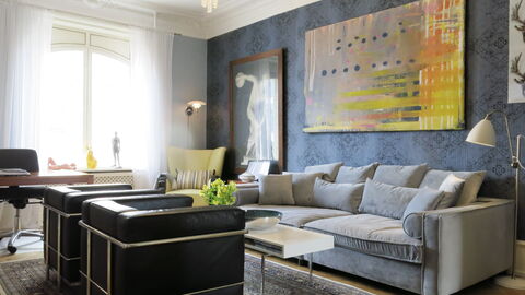 Center - Close To The King - The Marble Church: Living Room