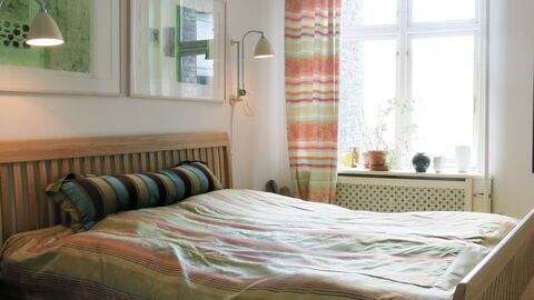 Center - Close To The King - The Marble Church: Bedroom