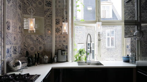 Center - Close To The King - The Marble Church: Kitchen