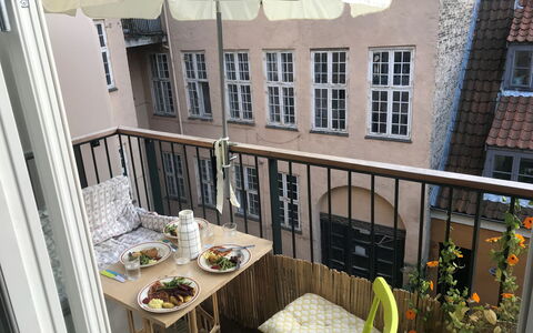 Center - Close To The King: Balcony / Terrace / Patio, Building Exterior