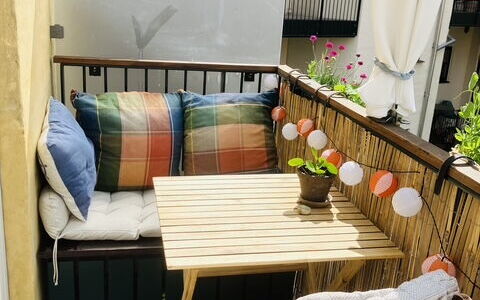 Center - Close To The King: Balcony / Terrace / Patio, Building Exterior, Outdoor