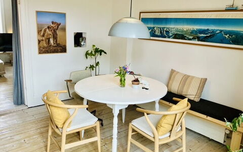 Center - Close To The King: Dining Room