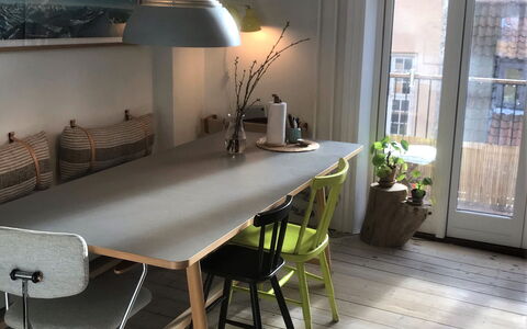 Center - Close To The King: Dining Room
