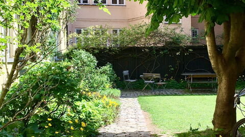 Center - Close To The King: Garden, Outdoor
