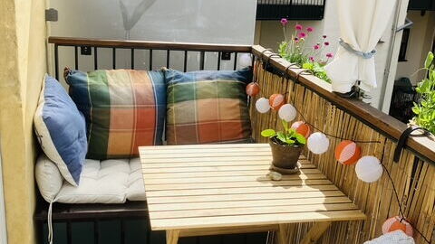 Center - Close To The King: Balcony / Terrace / Patio, Building Exterior, Outdoor