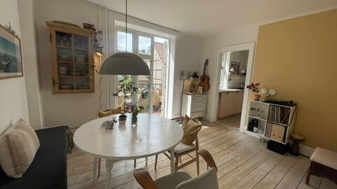 Center - Close To The King: Dining Room