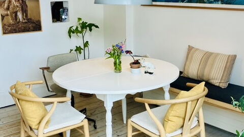 Center - Close To The King: Dining Room