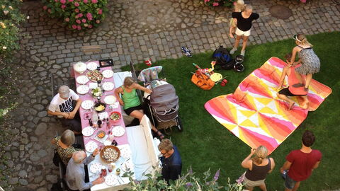 Center - Close To The King: Garden, Outdoor