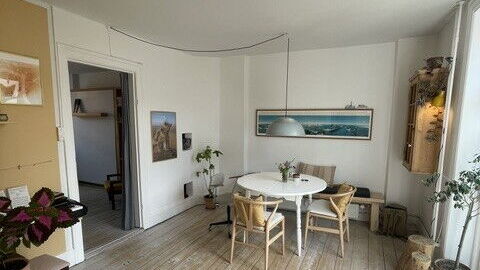 Center - Close To The King: Dining Room
