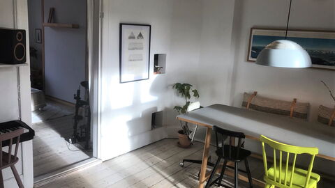 Center - Close To The King: Dining Room
