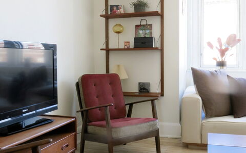 Østerbro - Perfect For Family - 2 Bedroom: Living Room