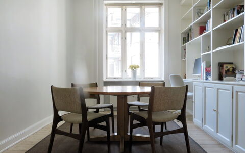 Østerbro - Perfect For Family - 2 Bedroom: Dining Room