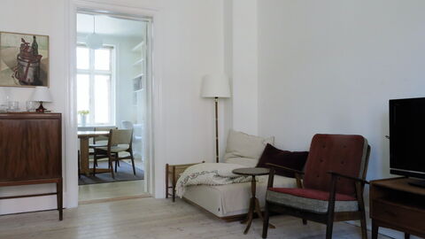 Østerbro - Perfect For Family - 2 Bedroom: Living Room