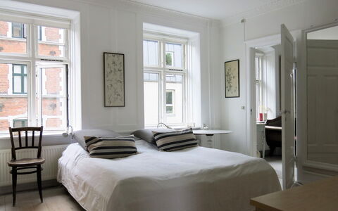 Cozy Area - Super Location - Balcony: Bedroom