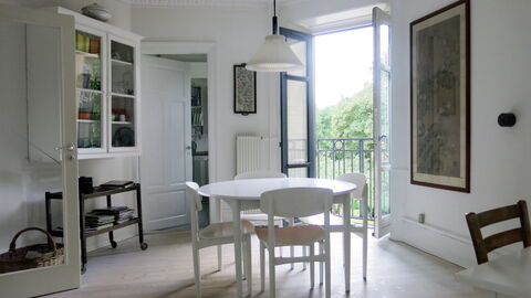 Cozy Area - Super Location - Balcony: Dining Room