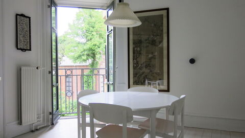 Cozy Area - Super Location - Balcony: Dining Room
