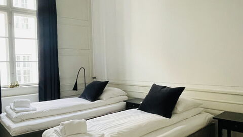 Center-inner City-2 Bedrooms-close To Everything