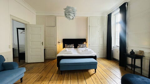 Center-inner City-2 Bedrooms-close To Everything