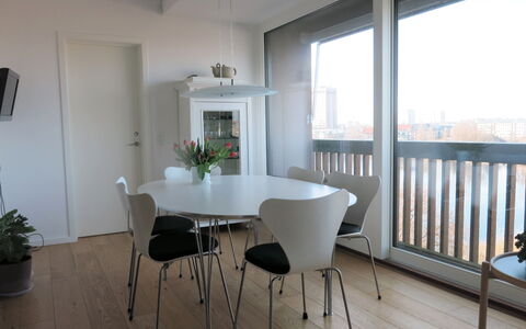 Vesterbro - Center -lakes - 2 Bedrooms: Dining Room