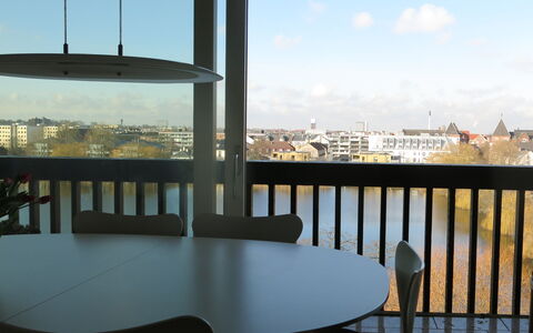 Vesterbro - Center -lakes - 2 Bedrooms: Balcony / Terrace / Patio